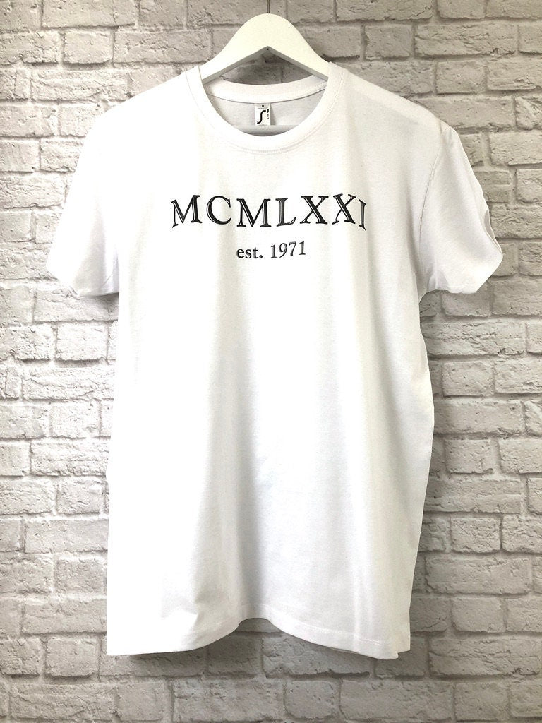 est. 1971 T Shirt Classic Text Print, 51st Birthday Gift T-Shirt in Traditional Chiseled Font Style, MCMLXXI Fiftieth Unisex Tee Shirt Top